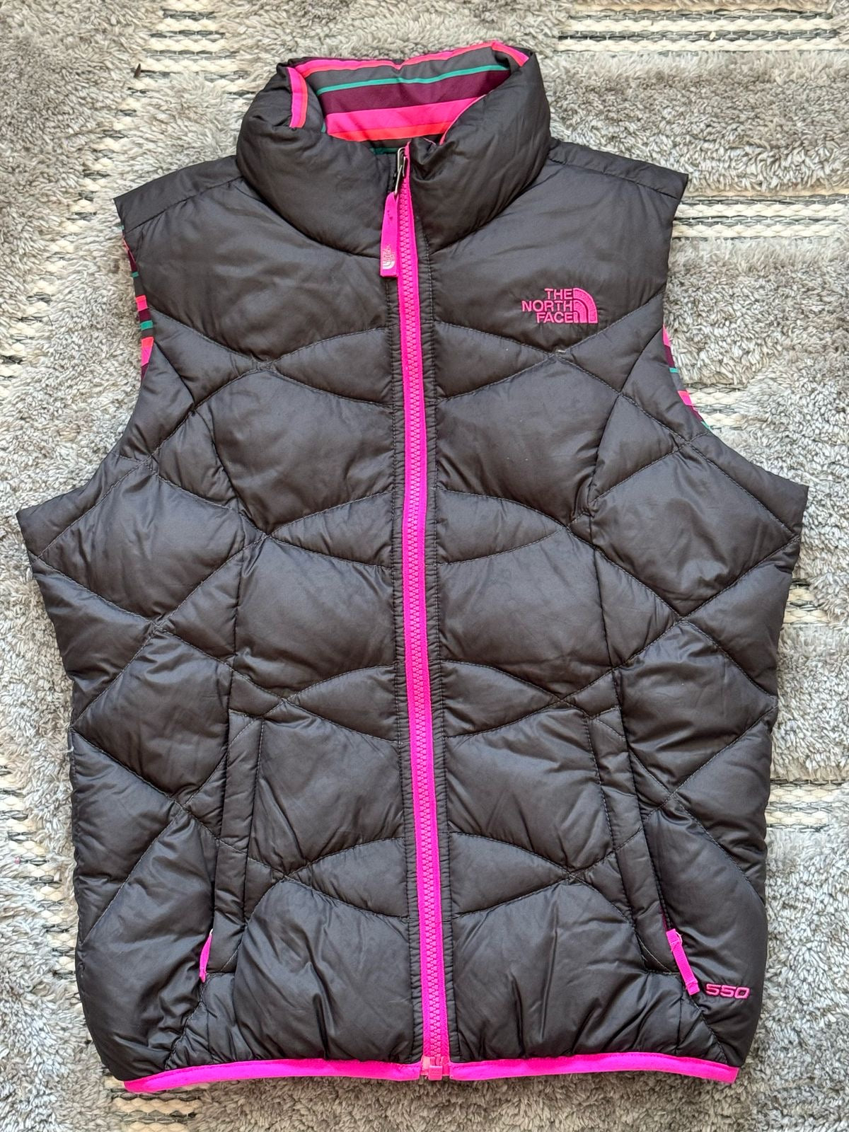 THE NORTH FACE WOMENS REVIRSABLE PUFFER VEST